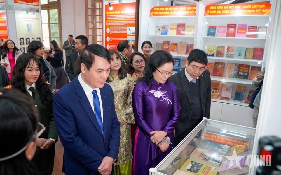 Triển lãm “Đảng Cộng sản Việt Nam qua các kỳ đại hội”